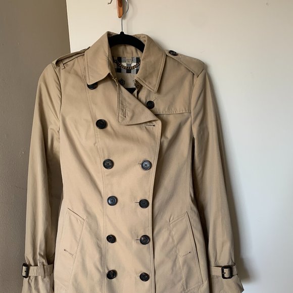 Burberry Sandringham mid-length trench coat tan